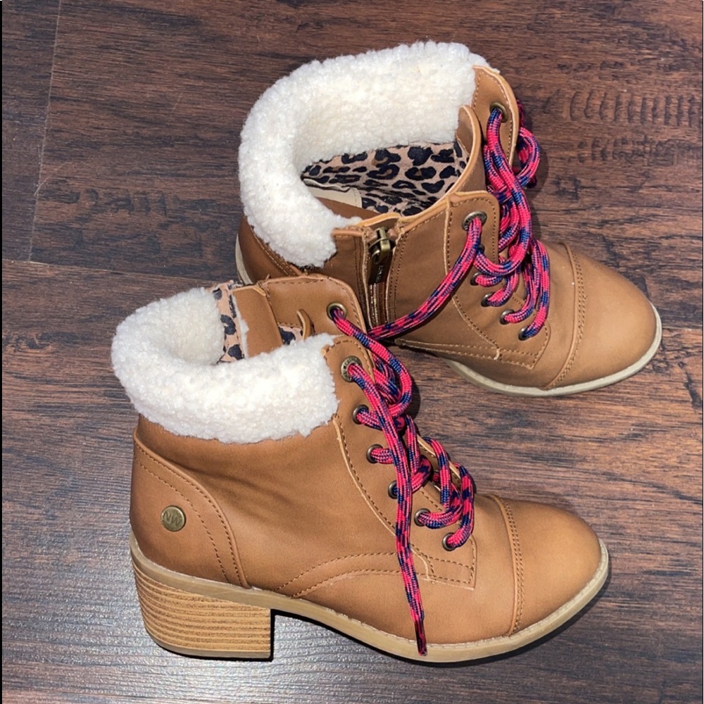 Never worn girls Nine West shoes size 1